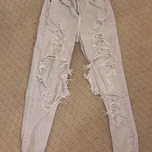American Eagle Mom Jeans ripped and in good condition!!